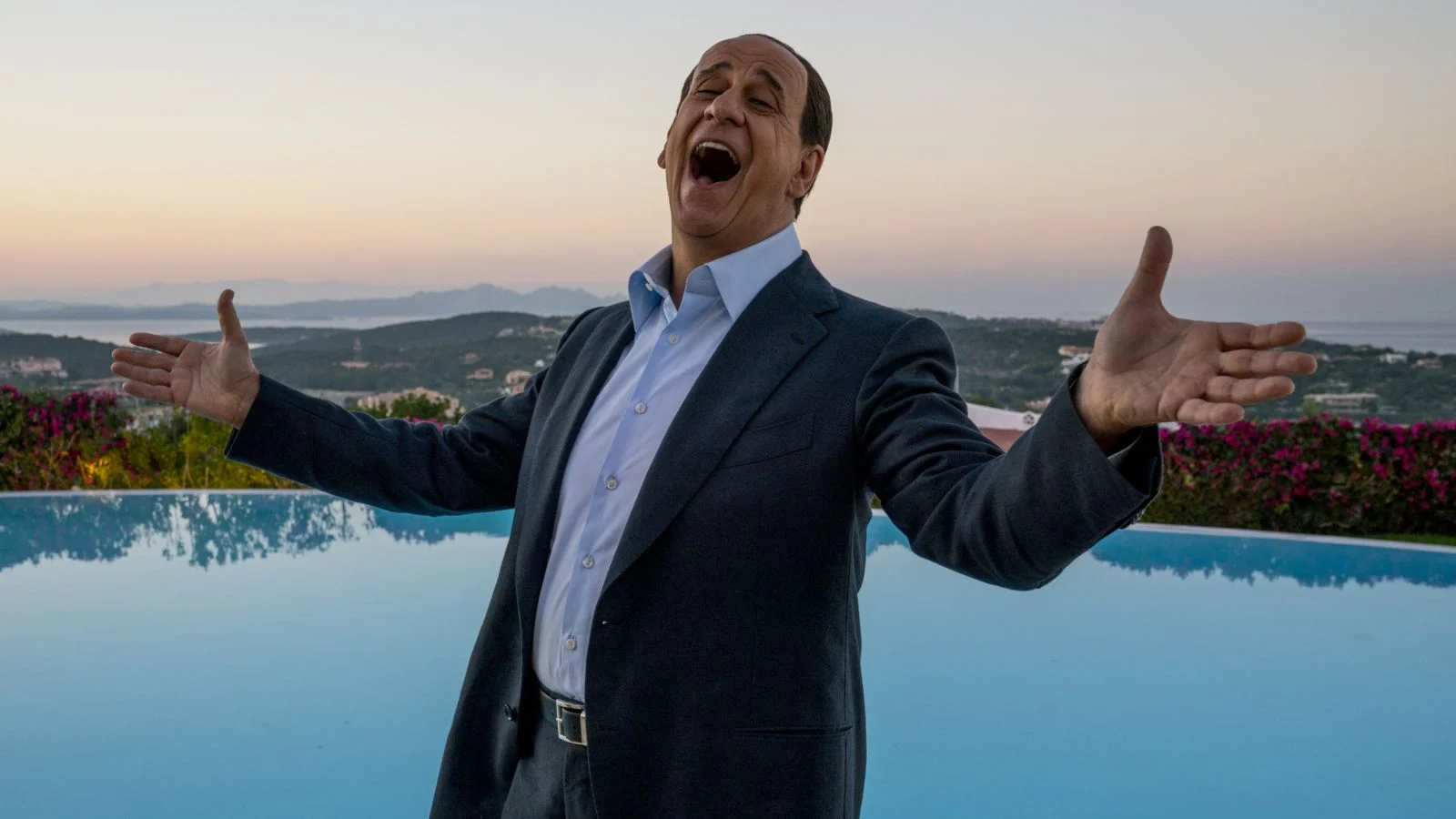 Scopri di più sull'articolo LORO, l’occhio poetico di Sorrentino su Berlusconi