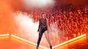 Scopri di più sull'articolo Taylor Swift: The Eras Tour, Un Viaggio nel Mondo del Pop